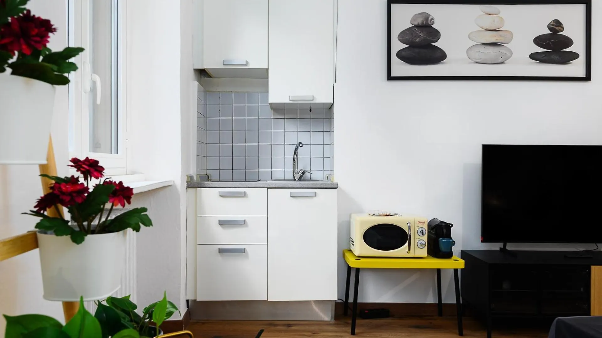 Insubria 8-Dx - Monolocale Cool Apartment Milan Italy
